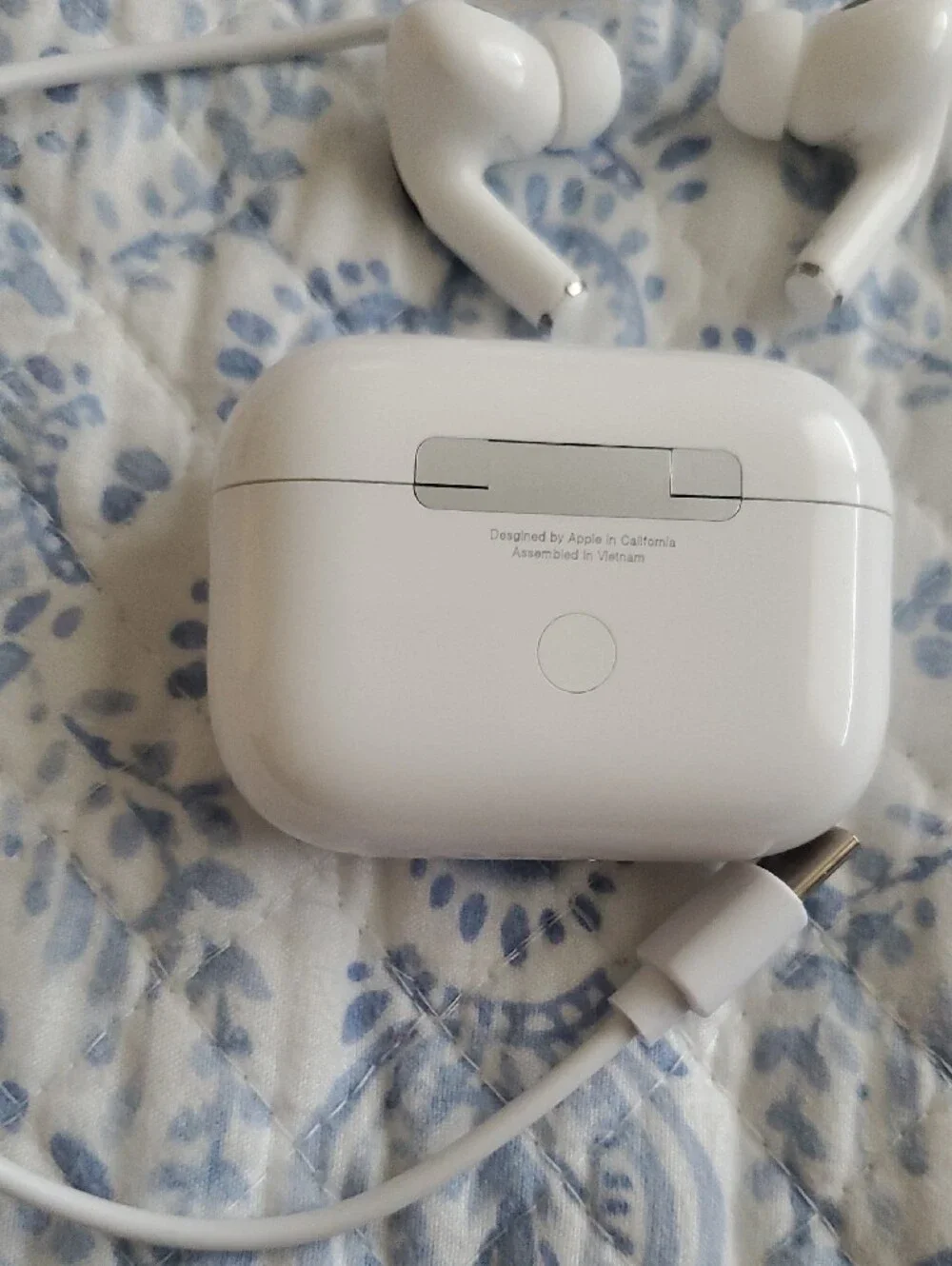 Apple White AirPods Pro 3 with Charging Case